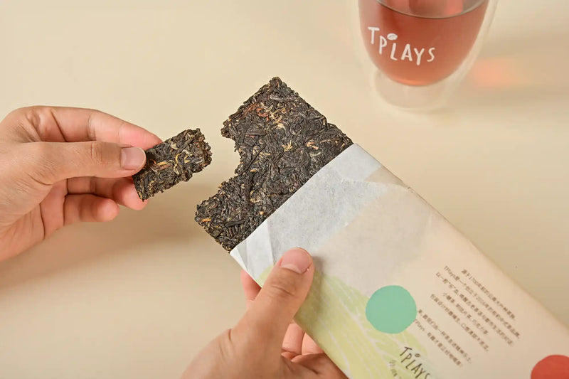 Snap off a square and place it in about 300ml of hot water (90°C or above).